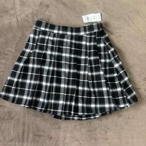 Hollister NWT Women’s XS Schoolgirl Black and White Mini Skirt Pleated